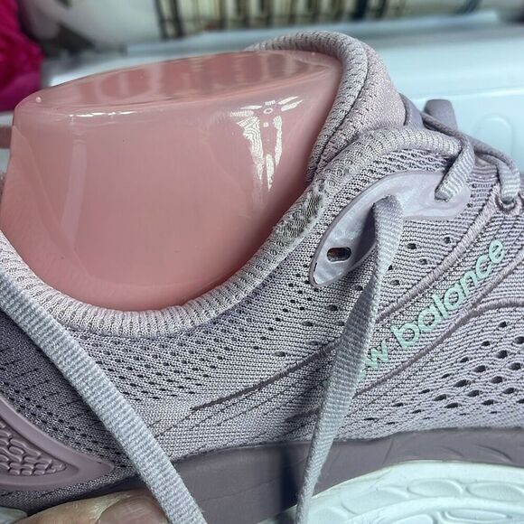 (A) NEW BALANCE WOMEN'S 860 V13, size 11 women’s/ 9.5 men’s - Picture 10 of 15